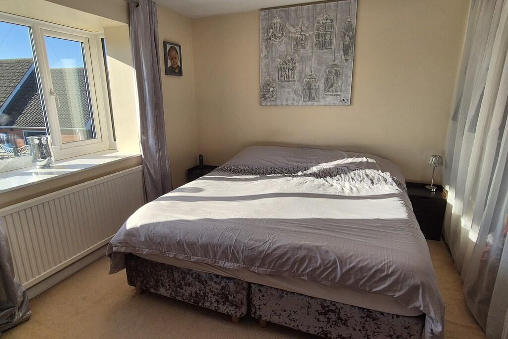 19 Master bedroom