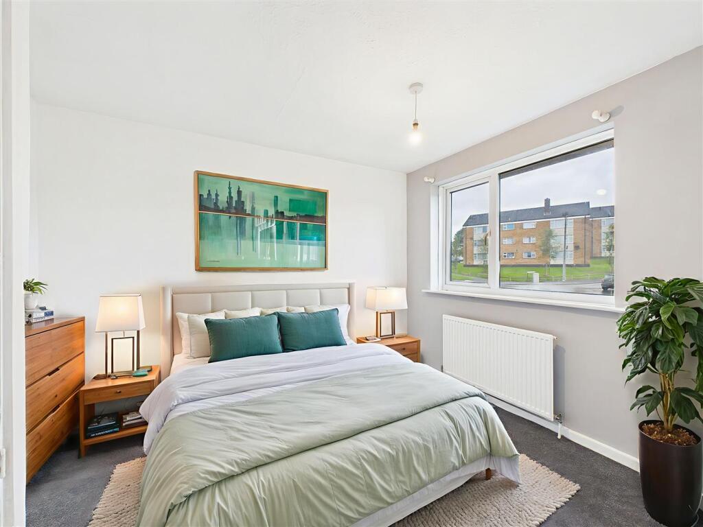 CAM05497G0-PR0031-STILL007_alt - Bedroom - Modern 