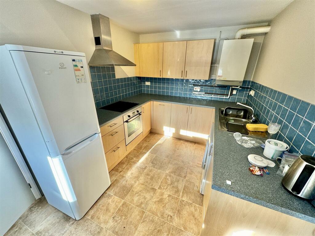 KITCHEN / DINING ROOM