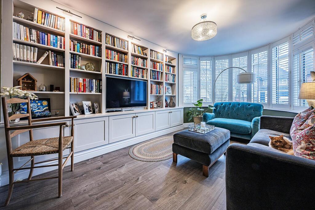 22MilvtnRdKnwLg1s copy.jpg