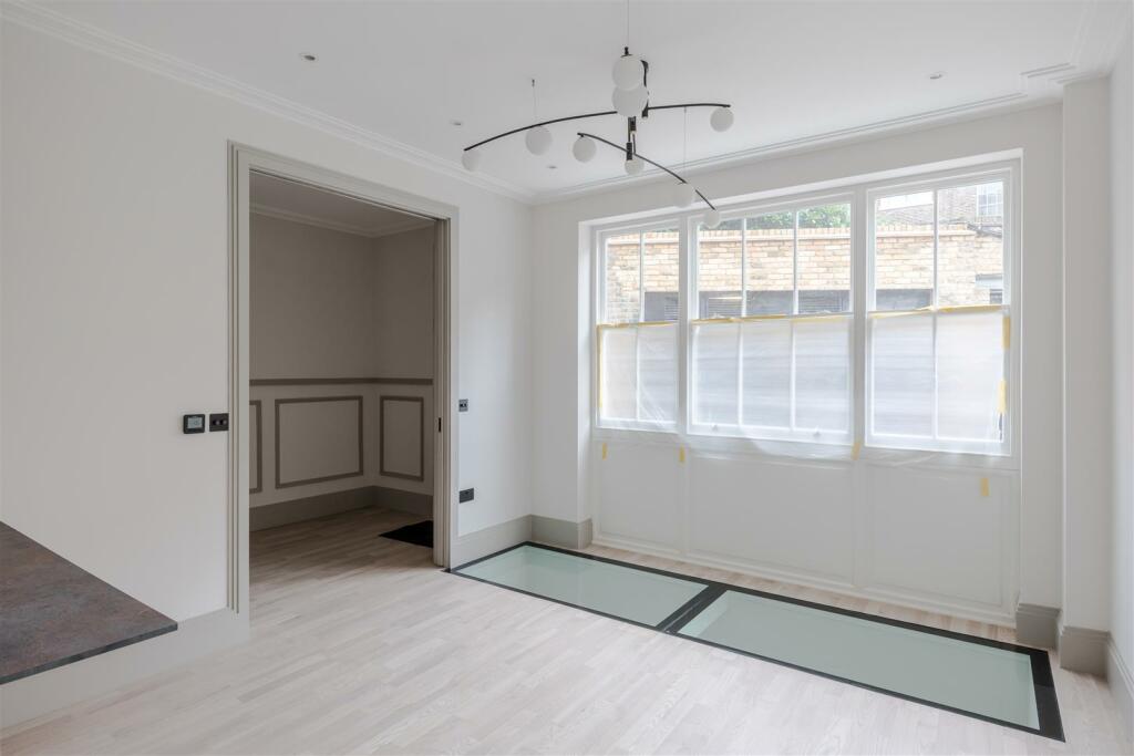 MEWS, 11-12 Grenville Street-5.jpg