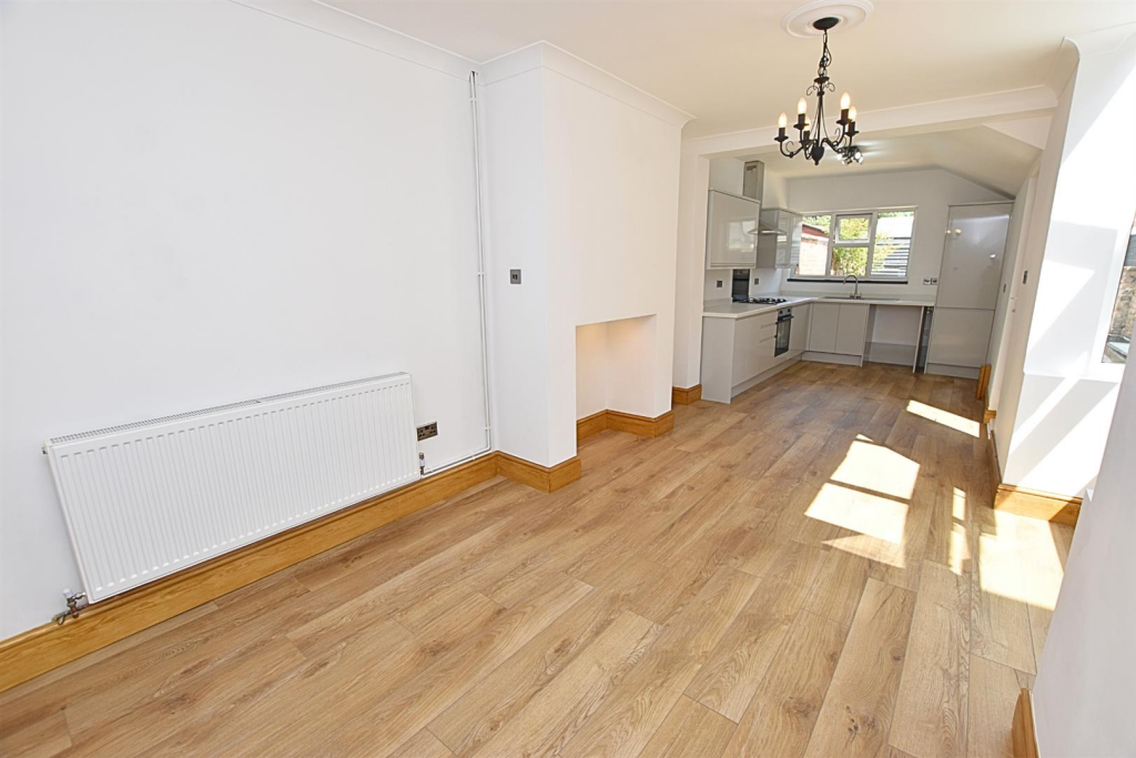 LIVING KITCHEN DINER