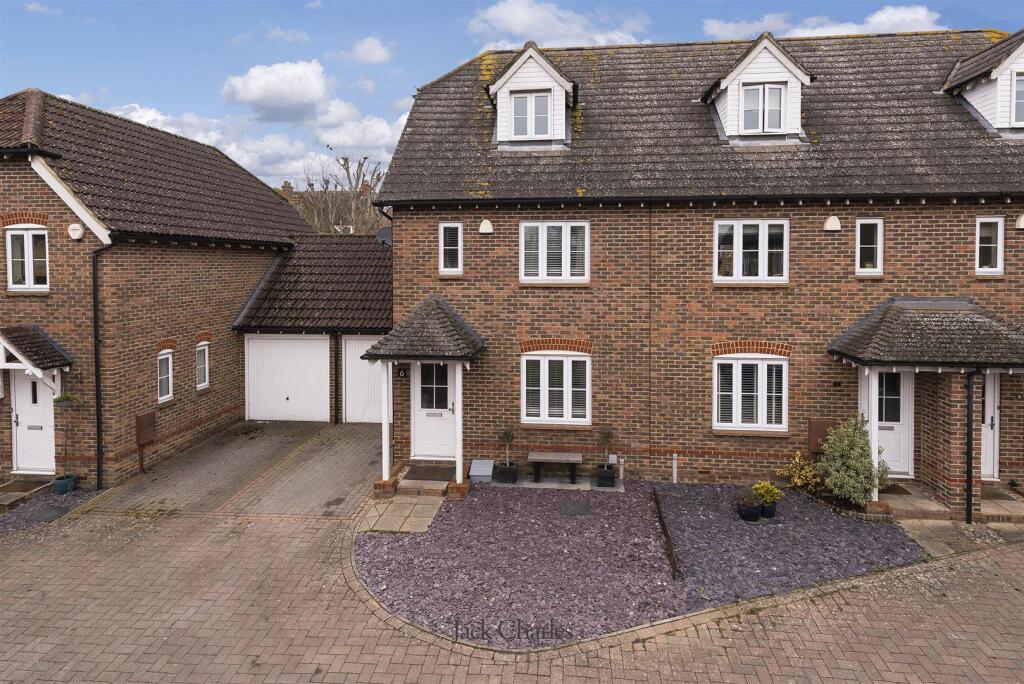 6 Dawes Close, TN9 1QX 001.jpg