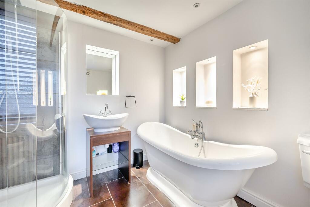8582263-interior46.jpg