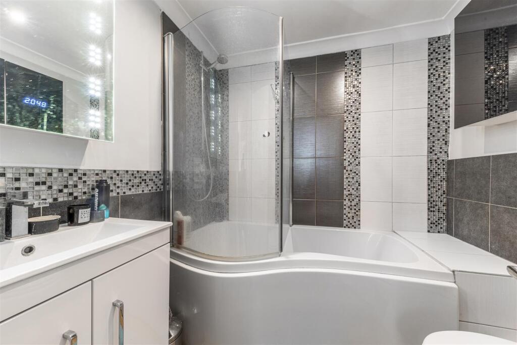 En-Suite Bathroom