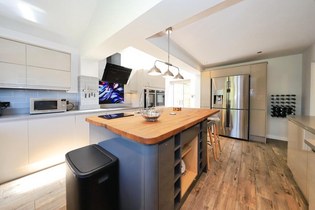 Kitchen breakfast room