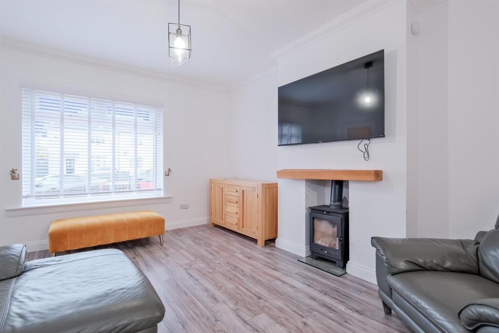 010-241 Dyfrig St, Shotts ML7 4BY.jpg