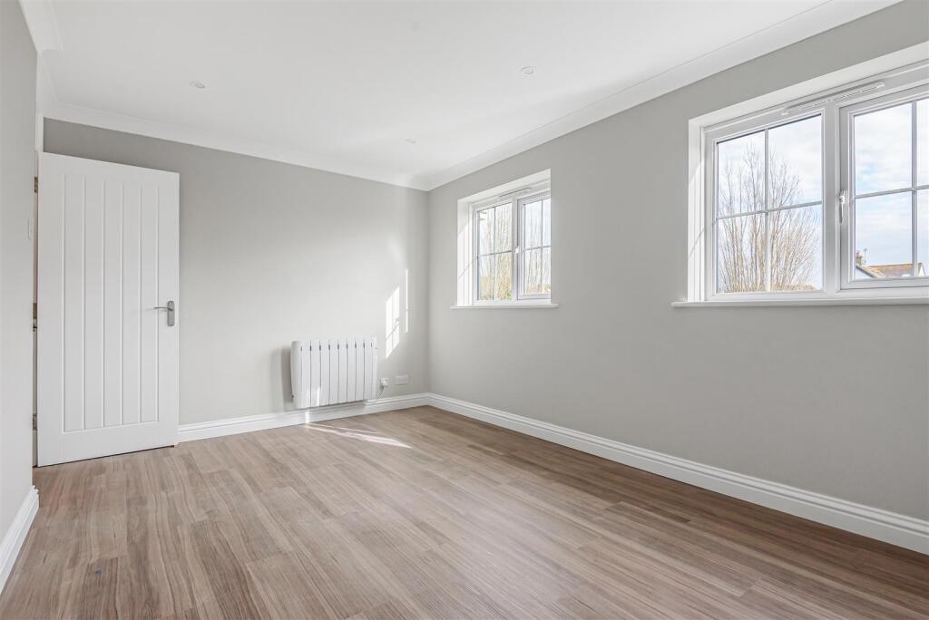 Cherry Tree Court, Pier Avenue