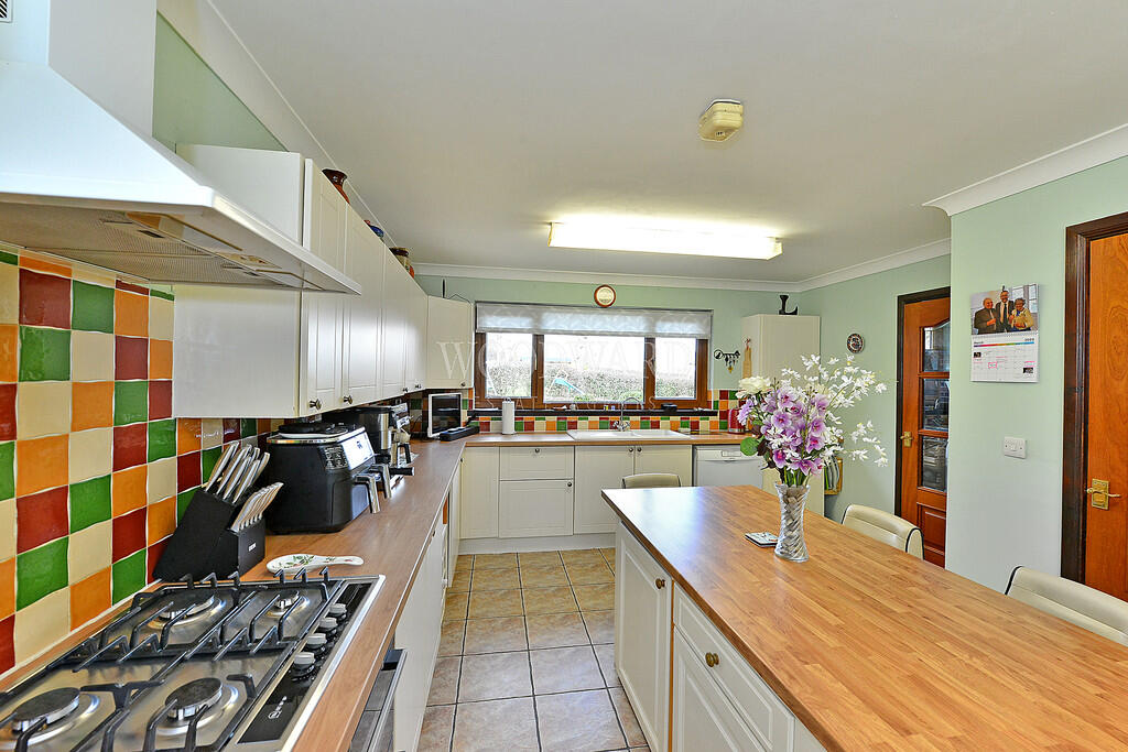 Kitchen/Breakfast...