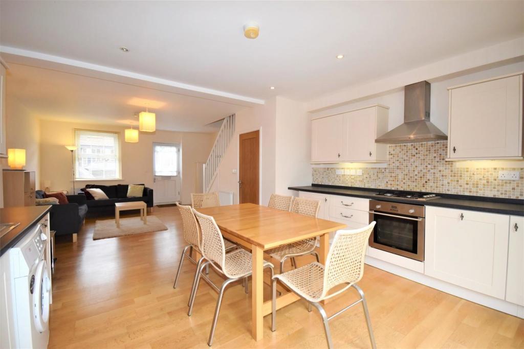 Kitchen through to Living.JPG
