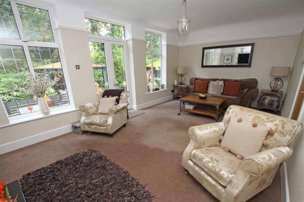Living room b.jpg