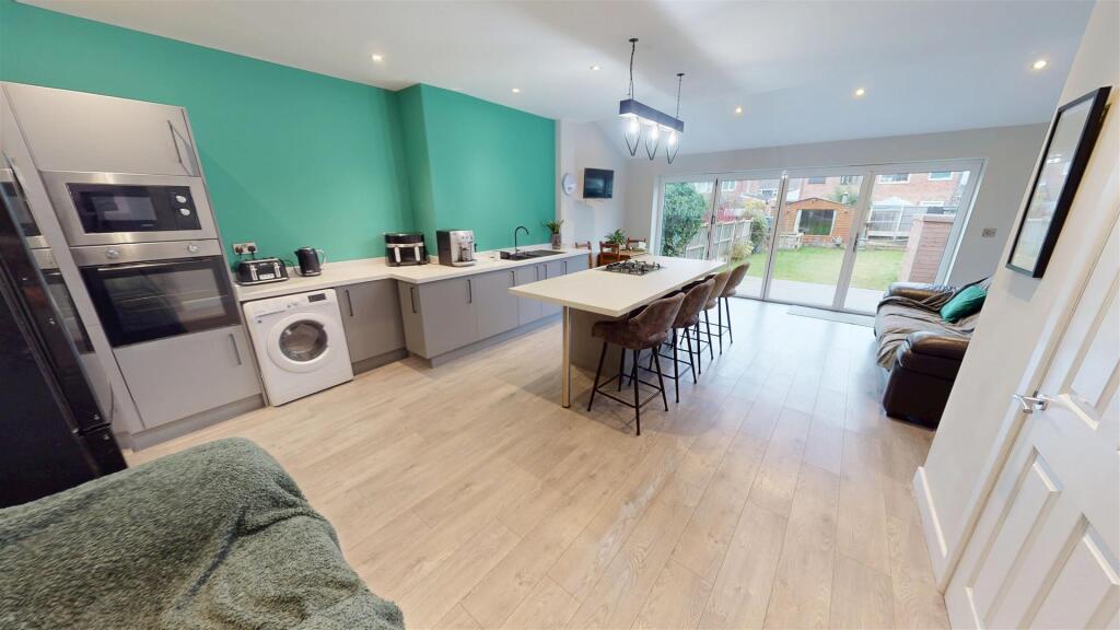 Cross Pit Lane Kitchen