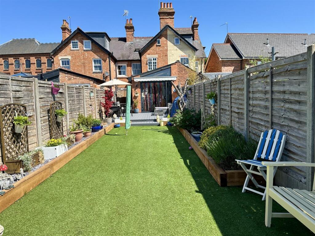 garden to house