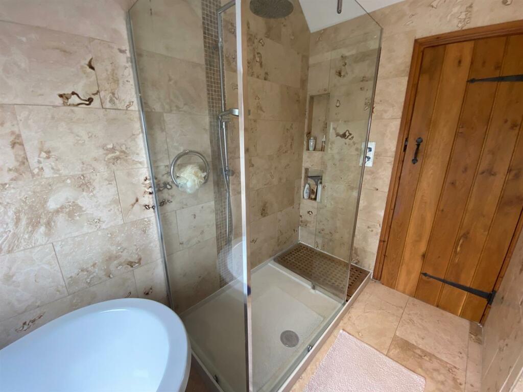grananry shower cubicle.jpg