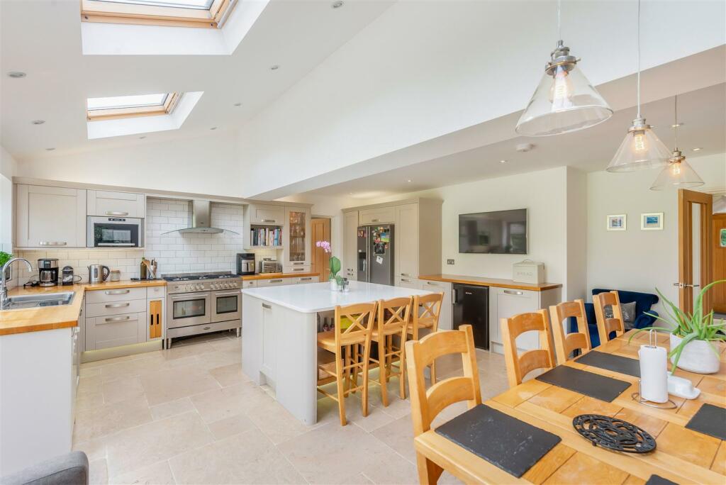 8608074-interior06.jpg