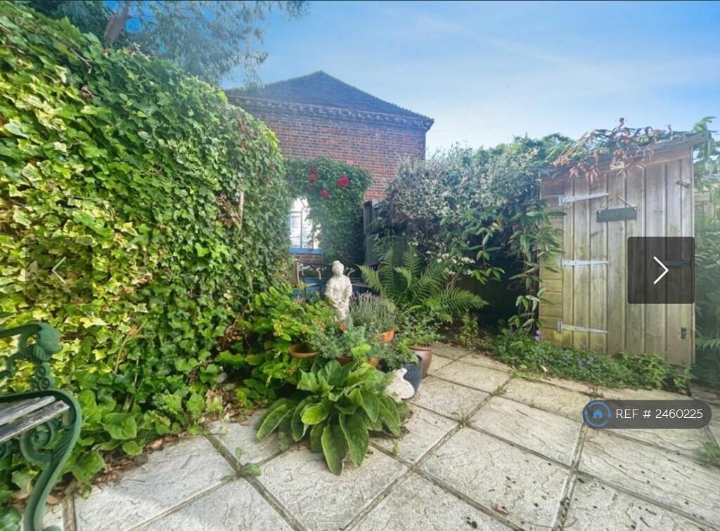 Rear Courtyard Garden