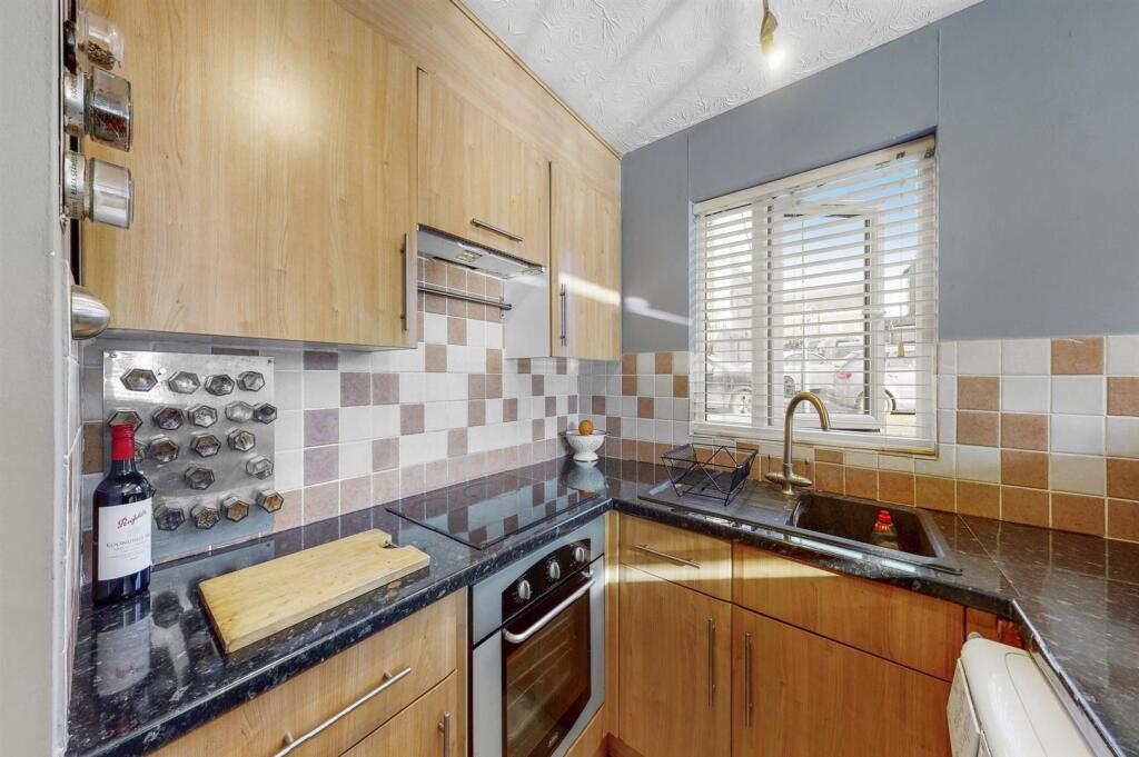 Bryn_House_Broadfields_Way_01132022_213238.jpg