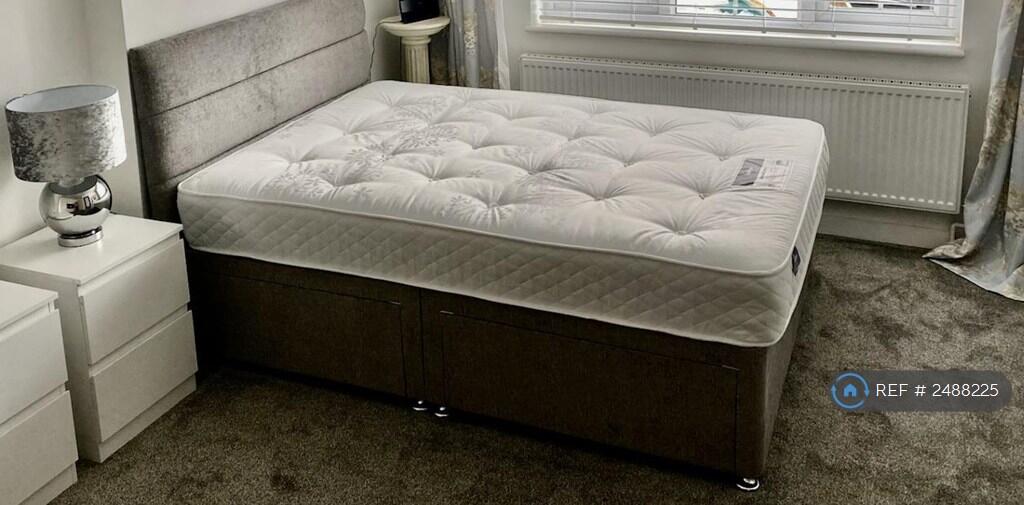Divan Bed 4ft 6in Quality Spring Mattress