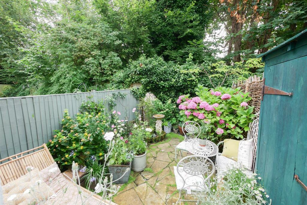COURTYARD GARDEN
