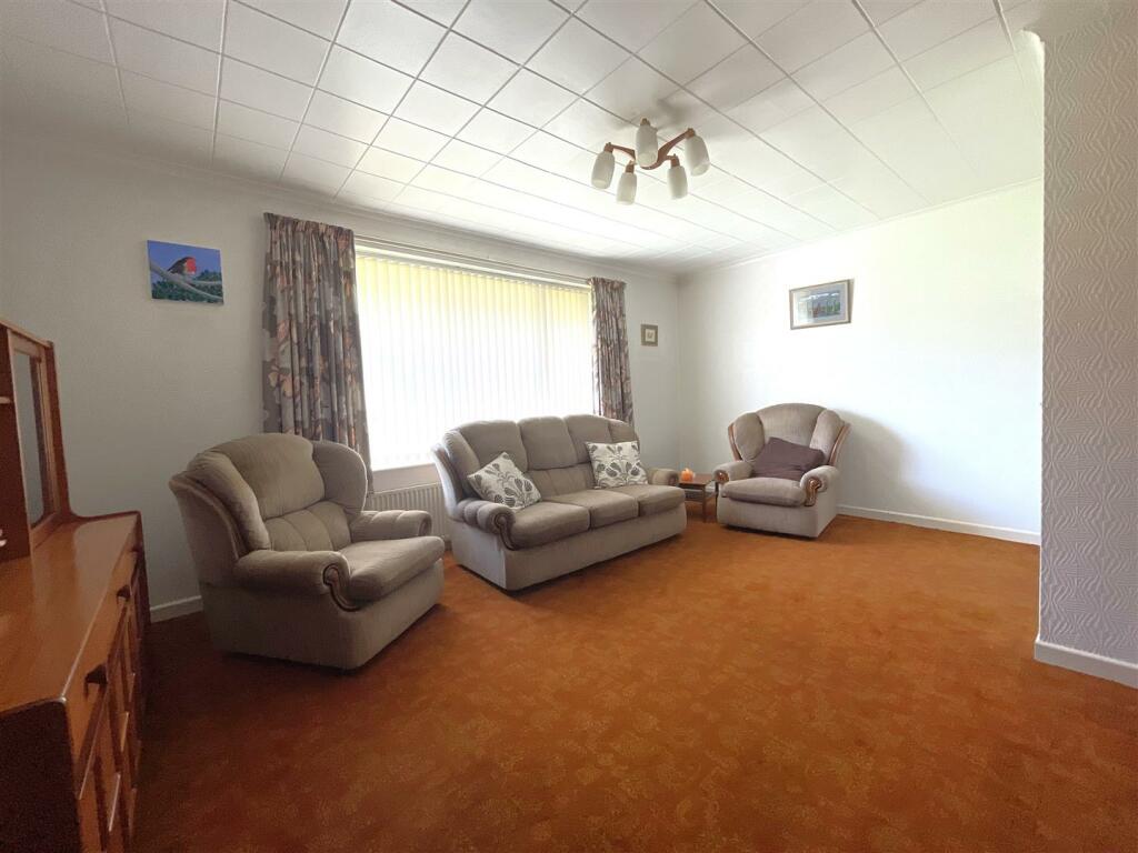 Living Room 2.jpg