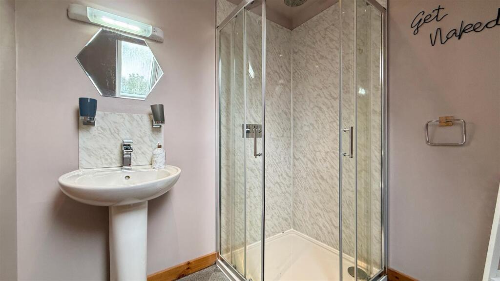 bed 2 ensuite