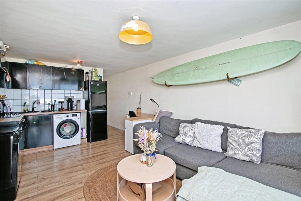 Lounge/Kitchen