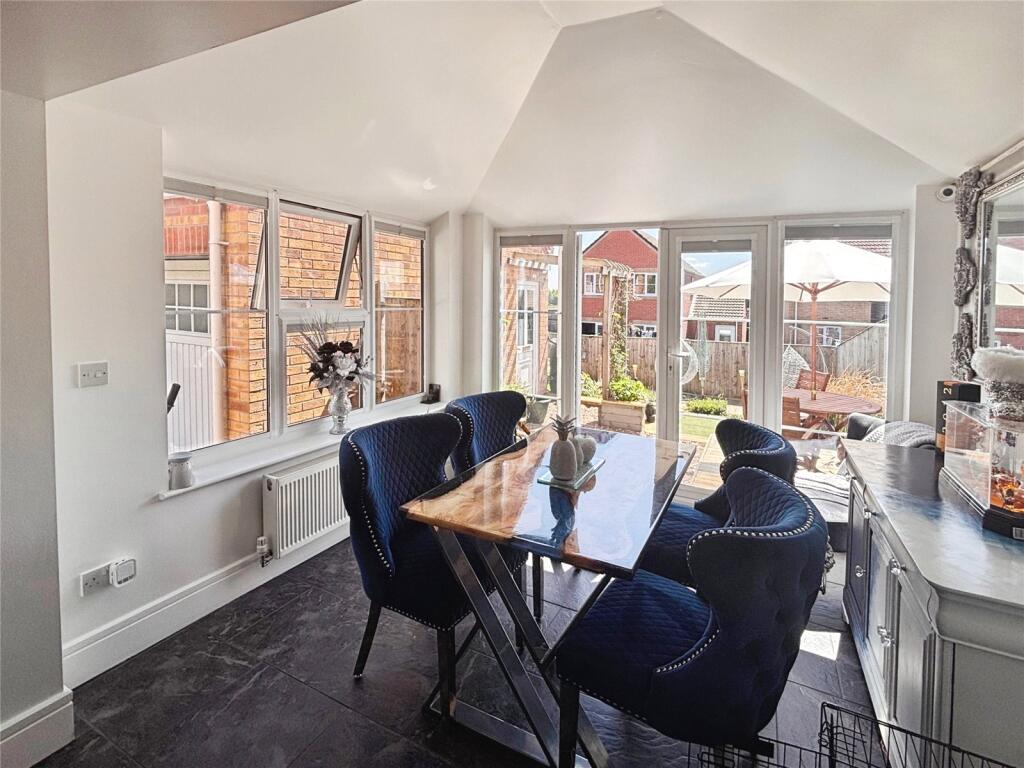Garden / Dining Room