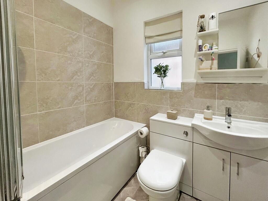 35ab92f3-WhatsApp...