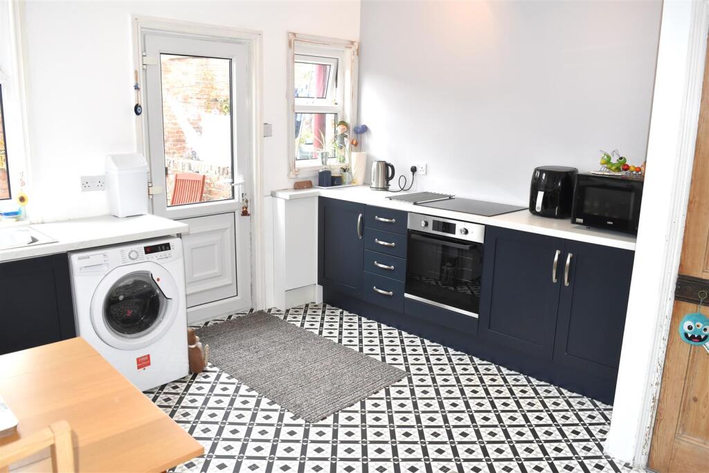 KITCHEN DINING ROOM