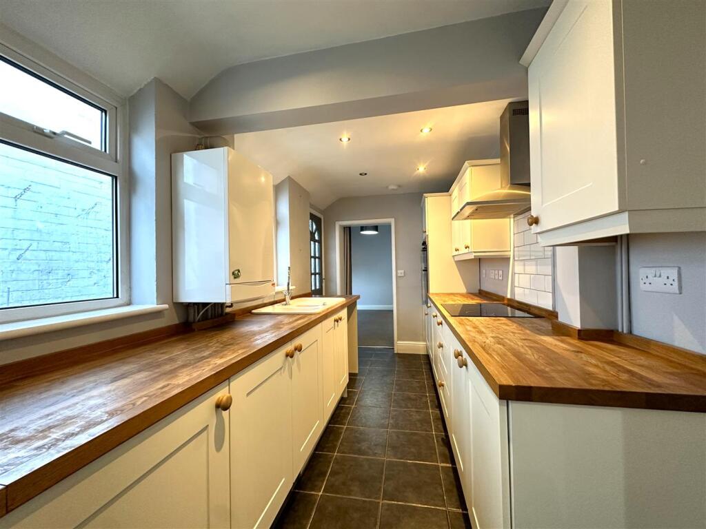 Spacious Kitchen 443