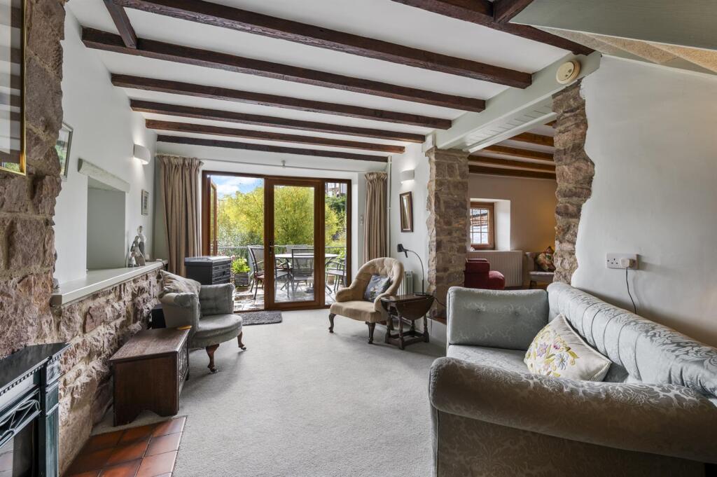 Lounge towards snug and balcony.jpg