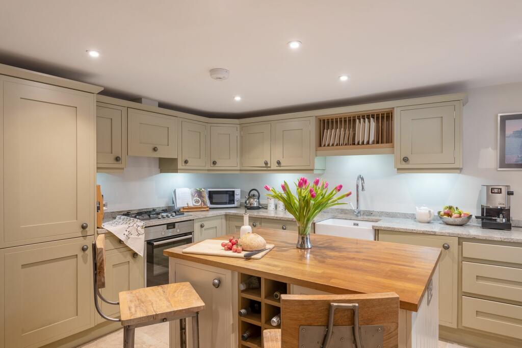 34 Clarence Hill, Dartmouth,  Kitchen