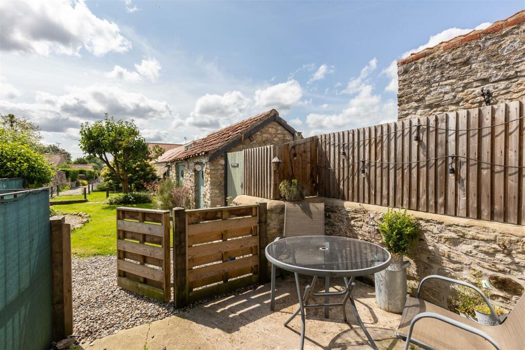 Kays Cottage External-5.jpg