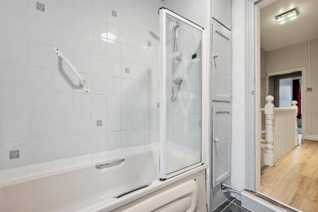 Bathroom to landing.jpg
