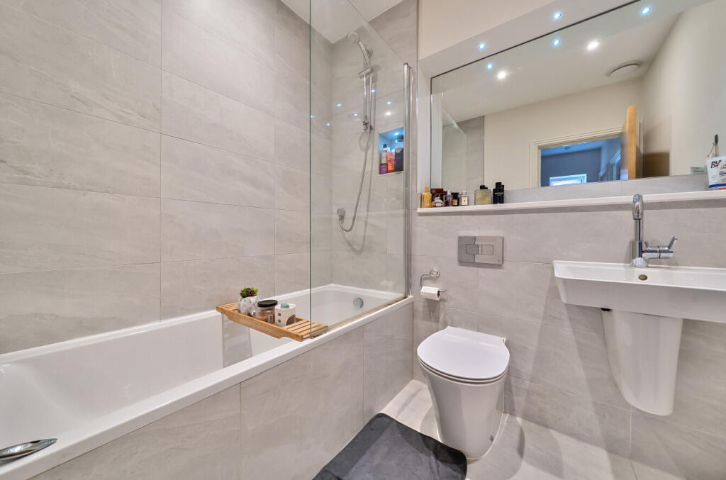 1325020-6-687532a...