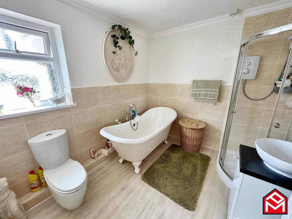 Family Bath &amp; Shower Room