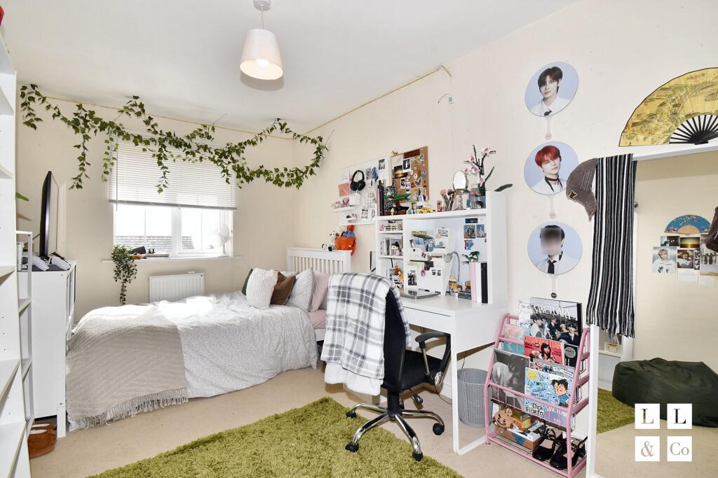 TEP FLOOR BEDROOM 2