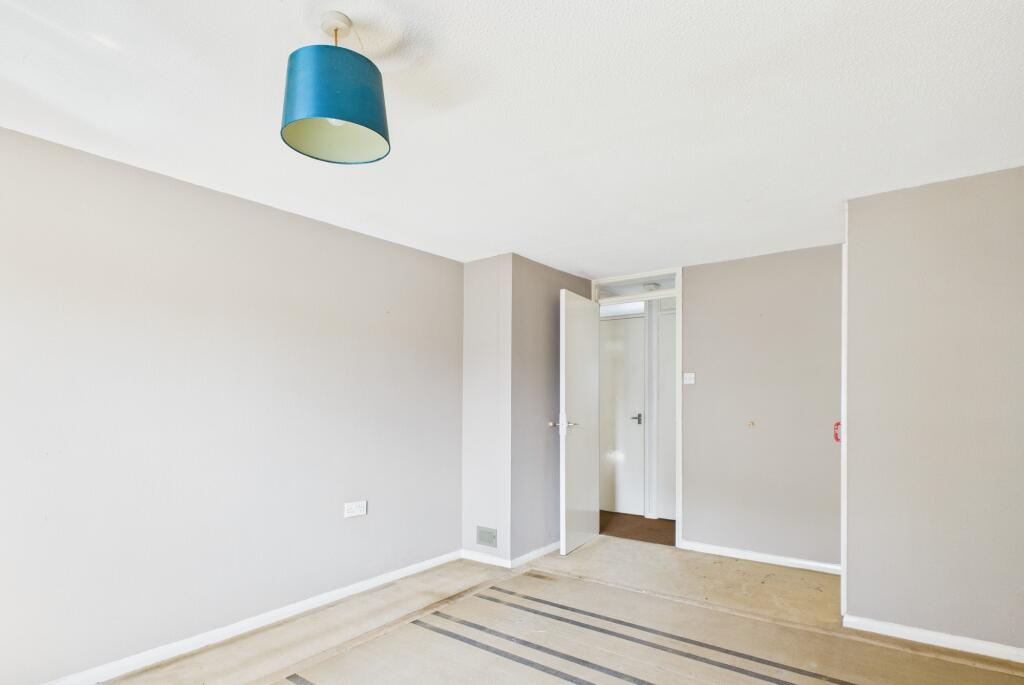 CAM02519G0-PR0332-STILL011