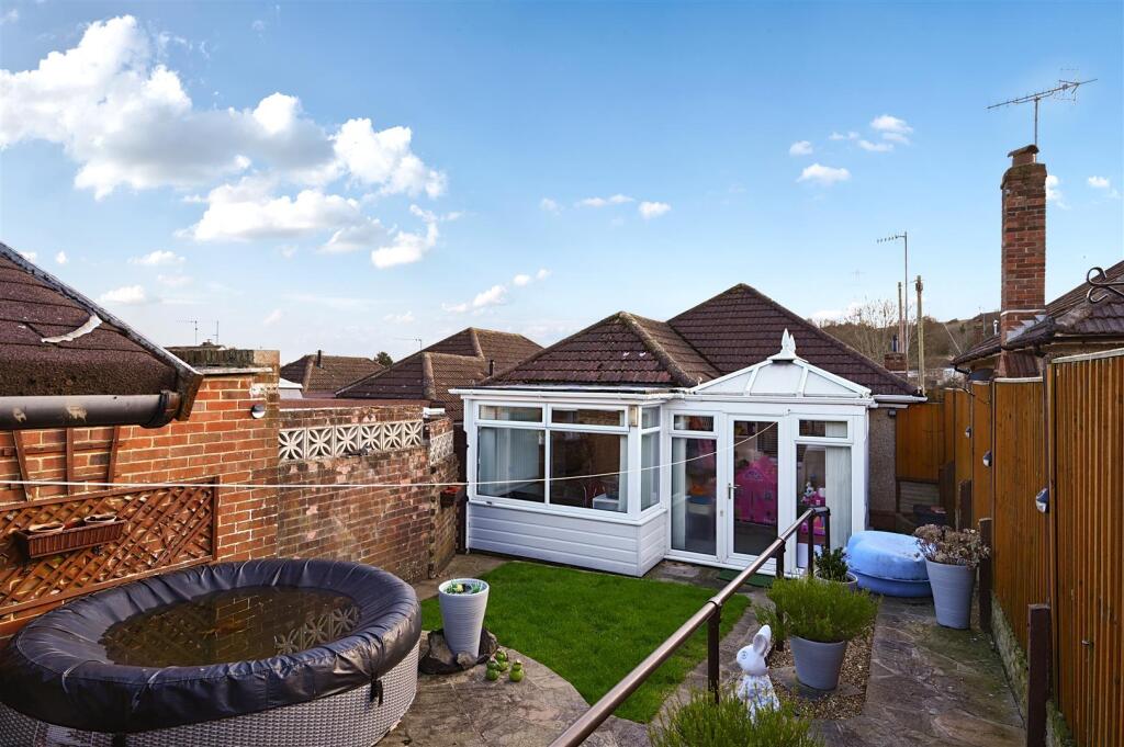 12 Oakdene Avenue, BN41 (2).jpg