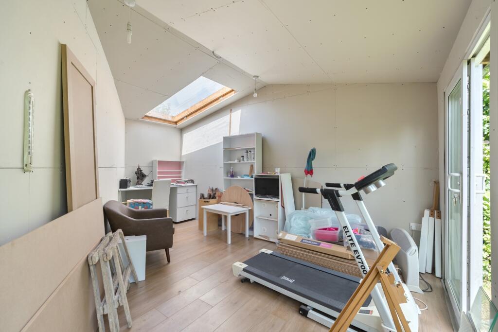 1300560-10-683d98cd2e5f1