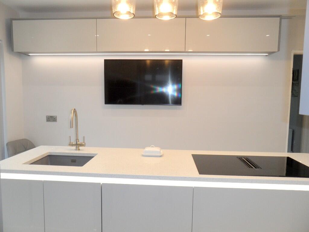 KITCHEN/BREAKFAST RM