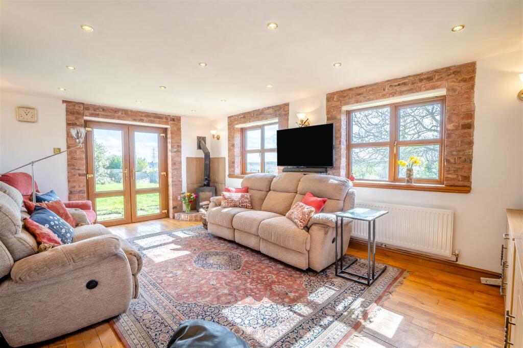 8640784-interior02.jpg