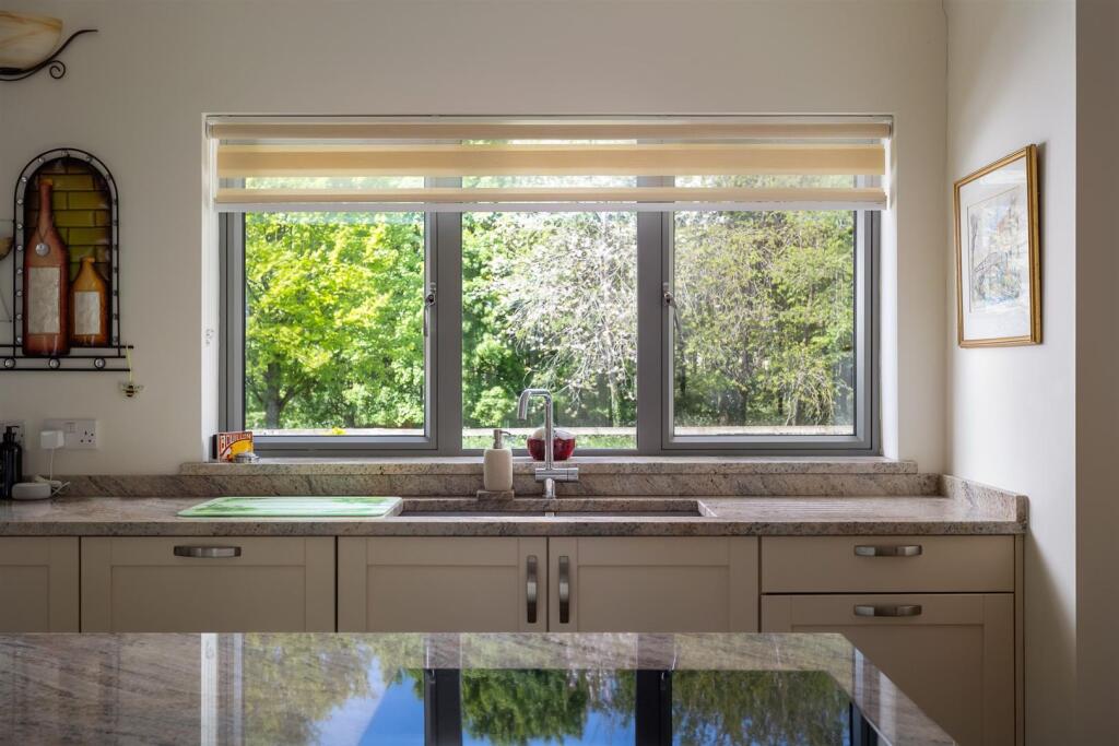 46 - The Bee Garden - GL7 5JF - Web.jpg