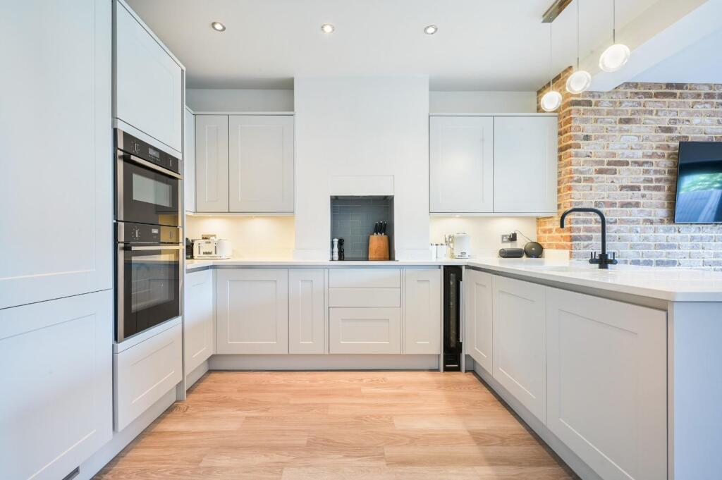 STONELEIGH AVENUE,  (3).jpg