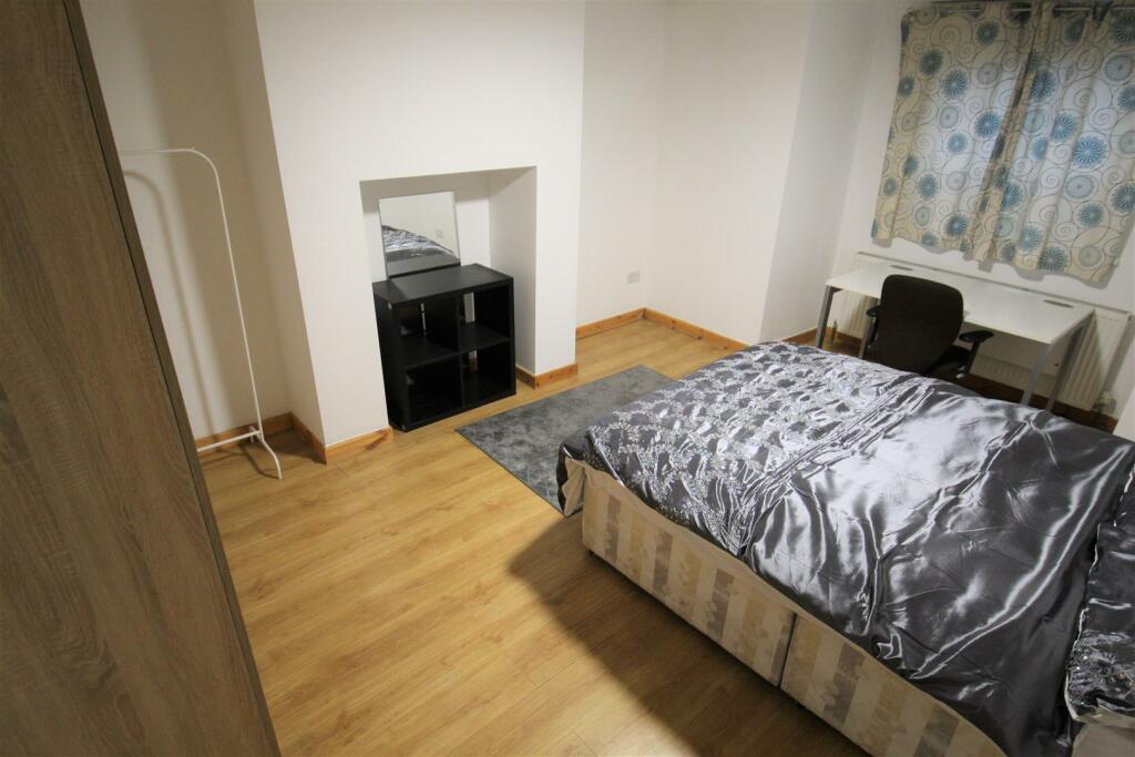 IMG_1797 Bedroom Basement.jpg