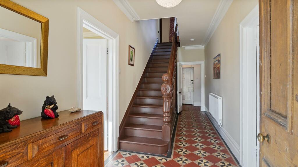 FEATURE HALLWAY