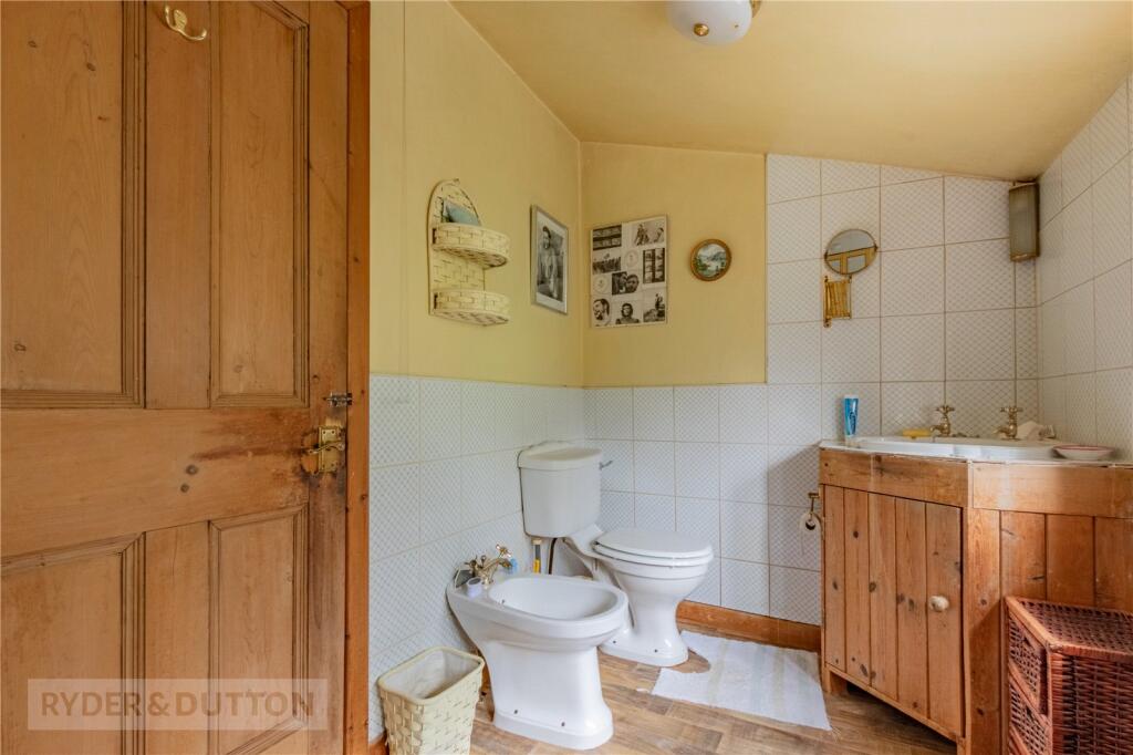 En-Suite Bathroom