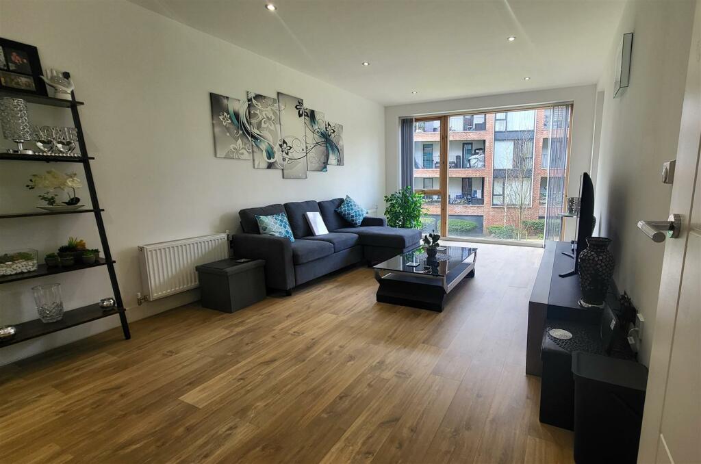 LIVING/DINING ROOM