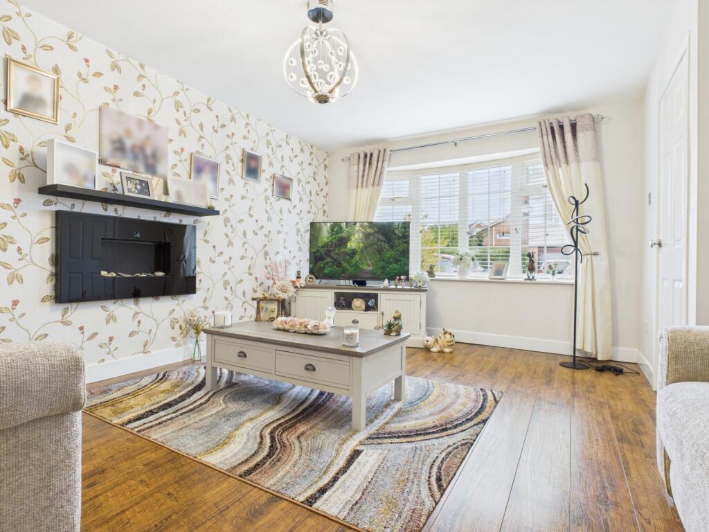 CAM03729G0-PR0156-STILL002