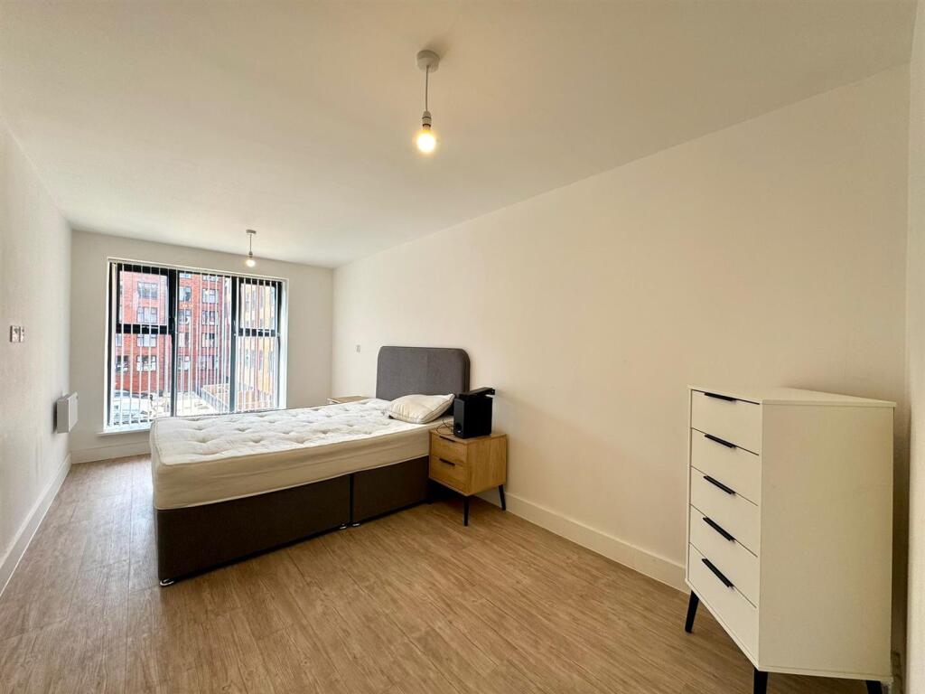 Main bedroom pic 1.jpeg